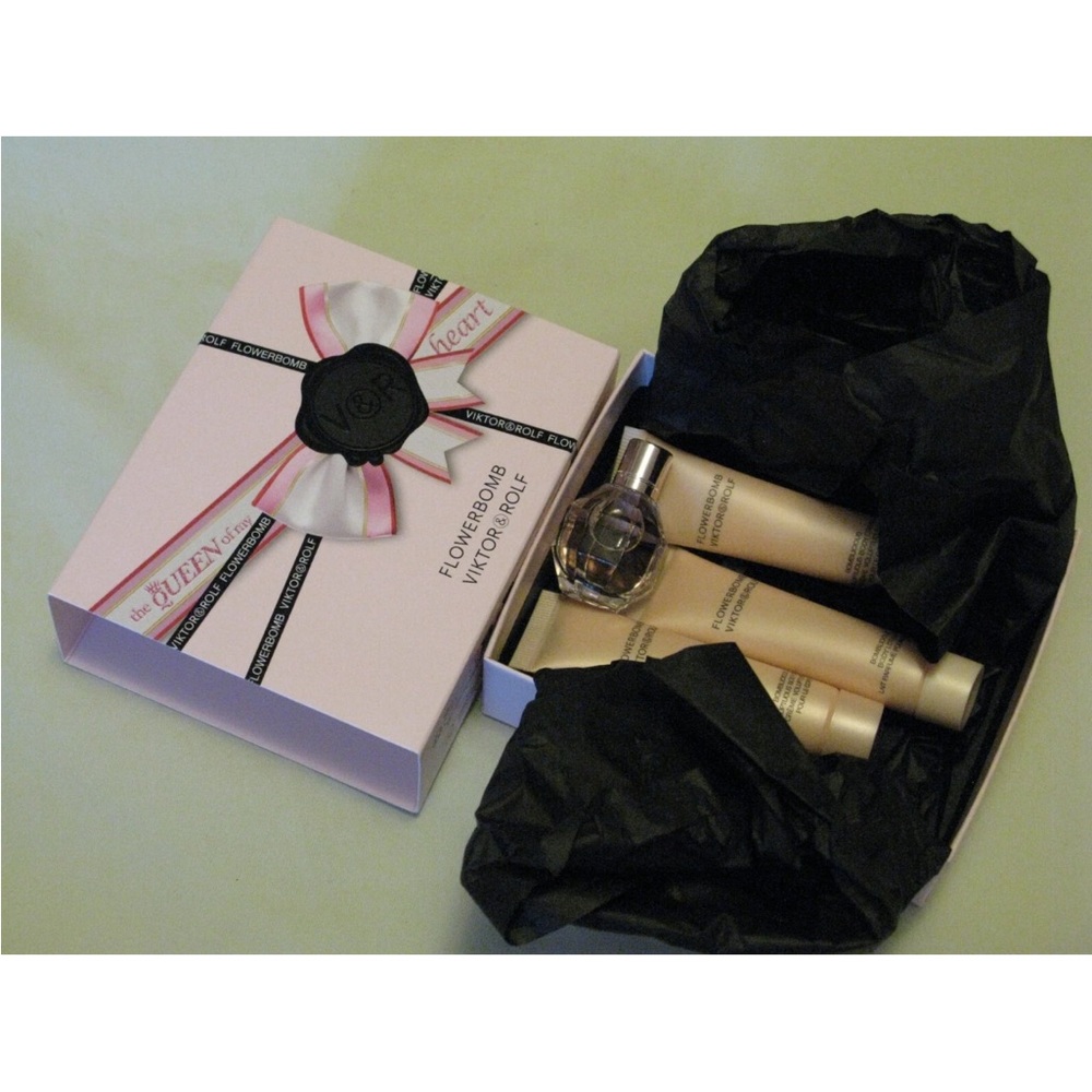 VIKTOR&ROLF FLOWERBOMB Gift Set Mini - Picture 3 of 5